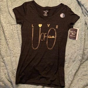 UO Ducks V-Neck T-Shirt Size L